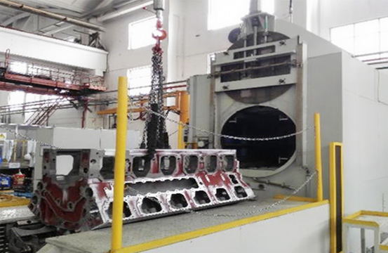 Cleaning machine for large workpieces